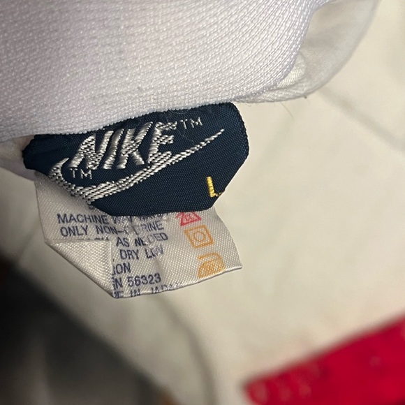Vintage Nike Shorts - Picture 2 of 5